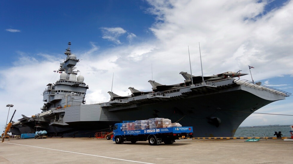 بعد إصابة طاقمها بكورونا.. حاملة طائرات فرنسية ترسو في تولون