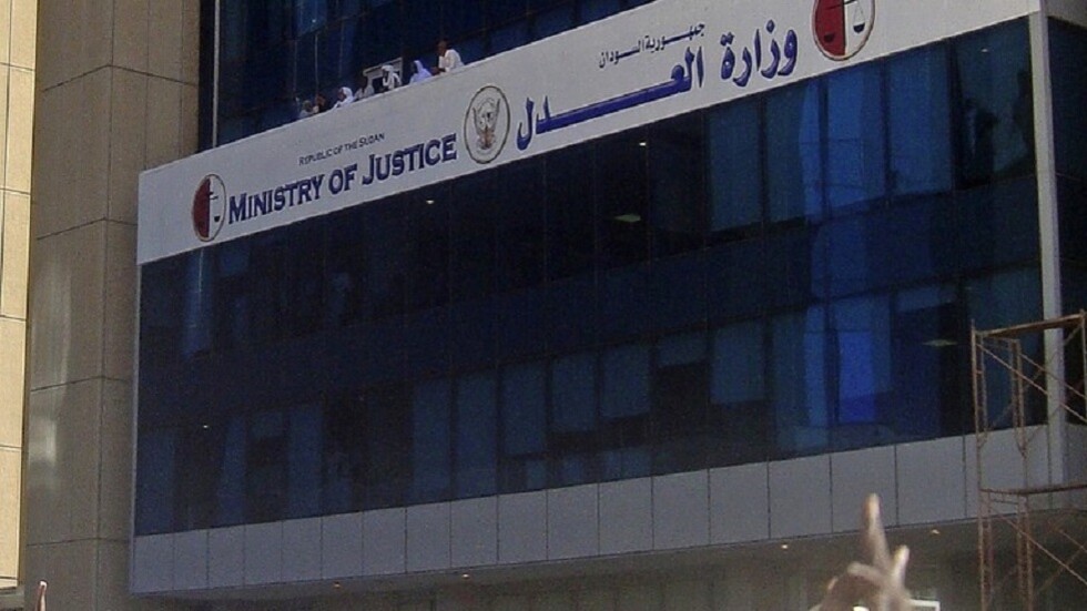 سياسي سوداني يكشف عن وجود مطابع للعملات المزورة داخل البلاد وخارجها