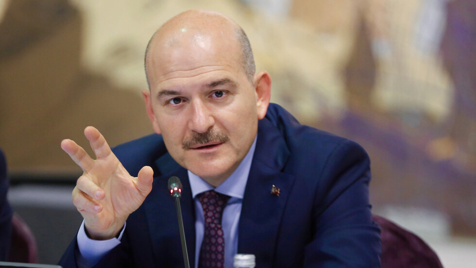 وزير الداخلية التركي يعلن استقالته