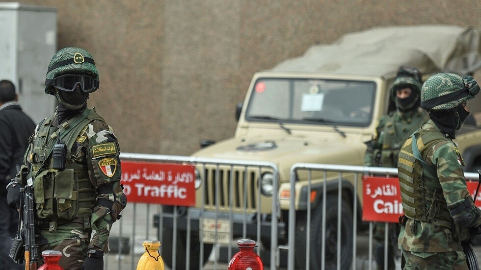 كورونا.. النيابة المصرية توجه تهما لمانعي دفن طبيبة الدقهلية بينها الإرهاب