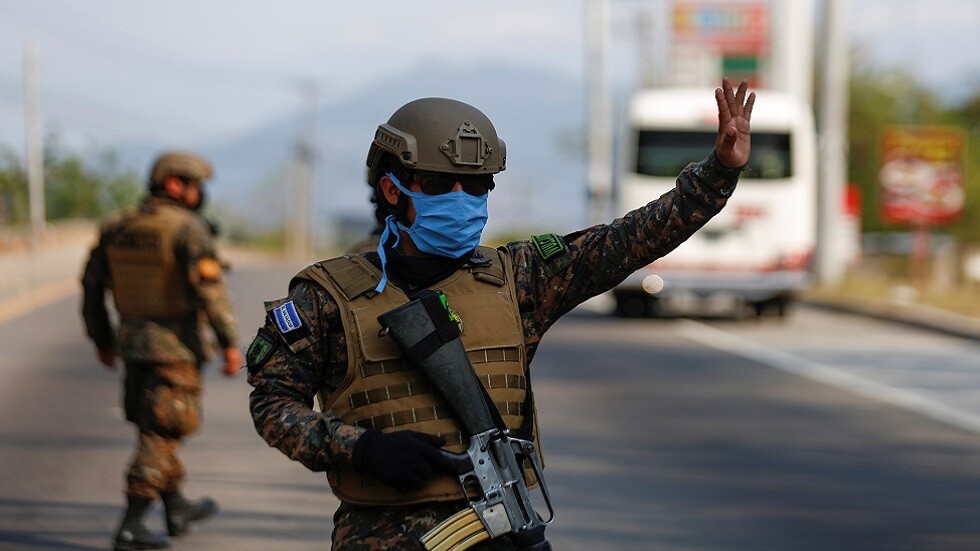 رئيس السلفادور يهدد بسحب رخصة القيادة ممن يخرقون قواعد مكافحة كورونا