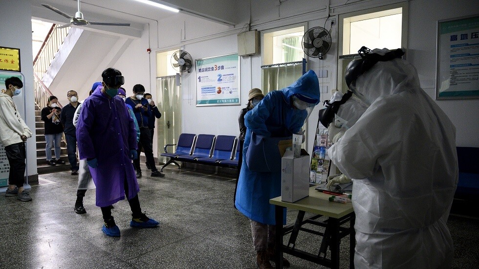 الصين ستكثف فحوص كورونا لمغادري مدينة ووهان