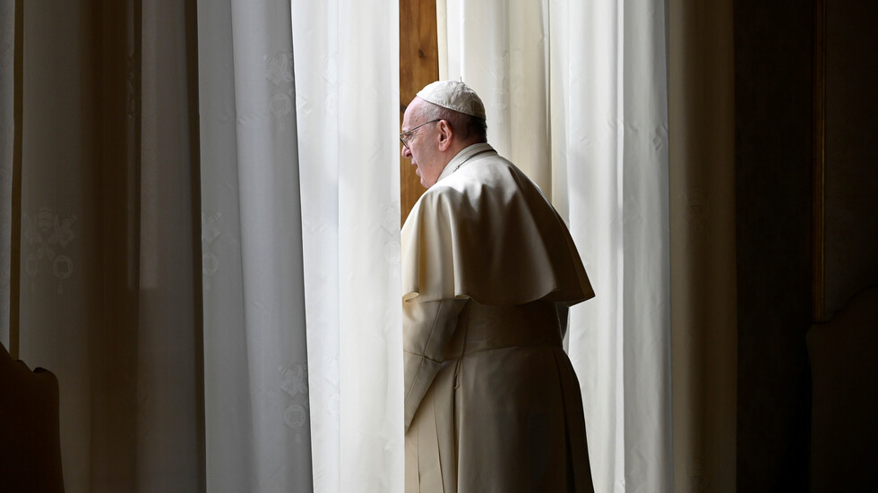 البابا فرنسيس يصلي من أجل النساء