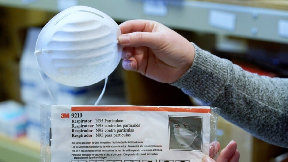 الكويت.. FBI يلاحق محتالا حاول النصب بصفقة كمامات بملايين الدولارات