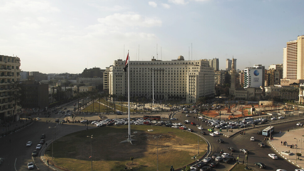 مصر.. حريق مفاجئ في ميدان التحرير (فيديو)
