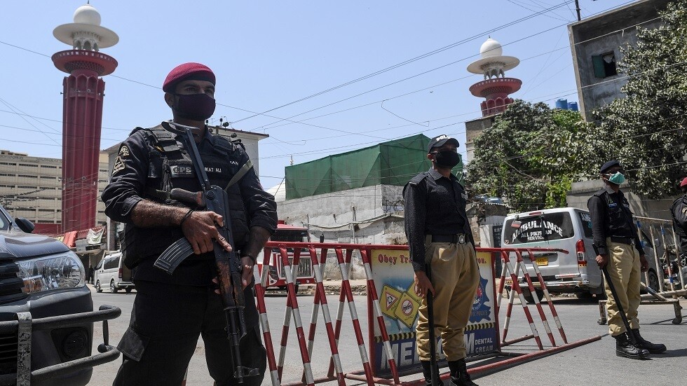 رجال دين بارزون في باكستان يطالبون برفع القيود عن صلاة الجماعة