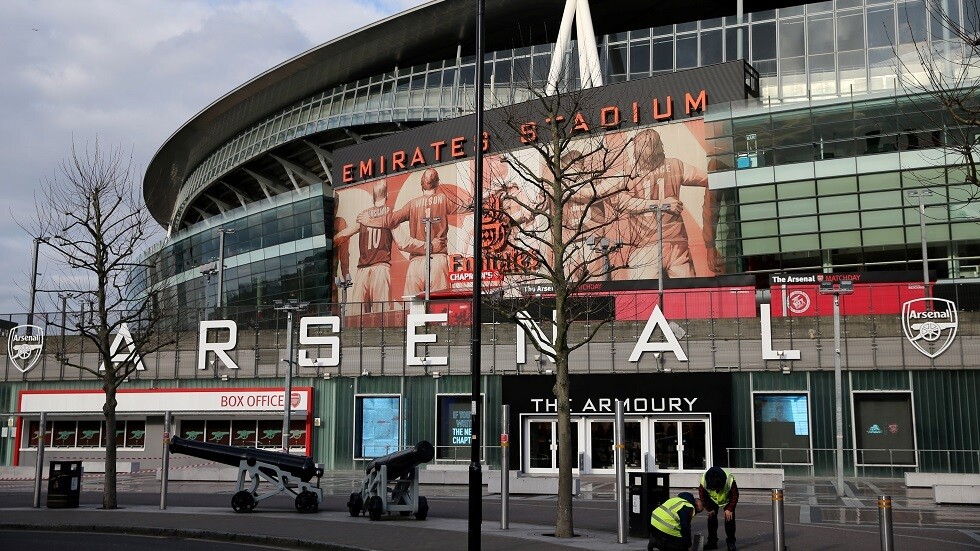 موظفون في أرسنال يتطوعون لخفض رواتبهم