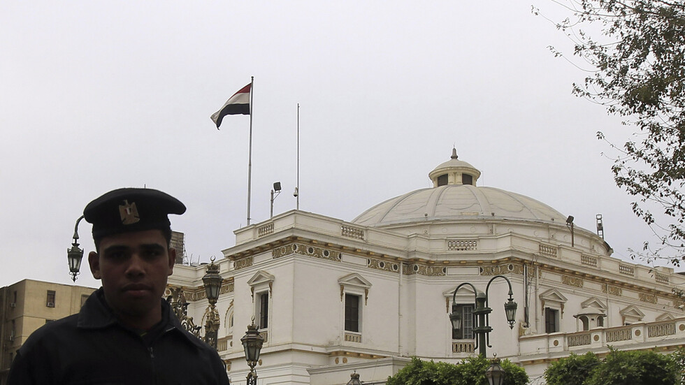 مصر.. طلب عاجل لفرض الحظر الشامل مع اقتراب 