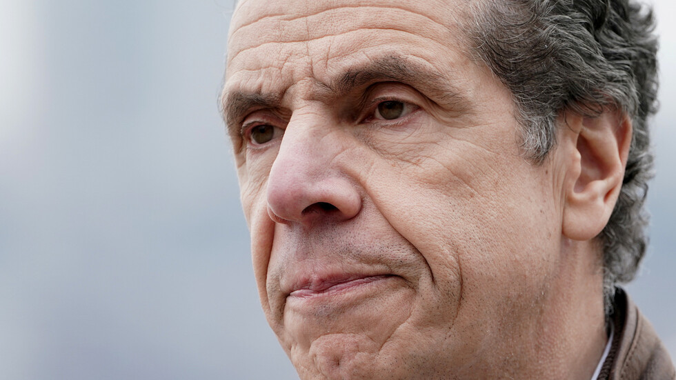 حاكم نيويورك: انخفاض أعداد المصابين بكورونا  في المستشفيات لليوم الثاني