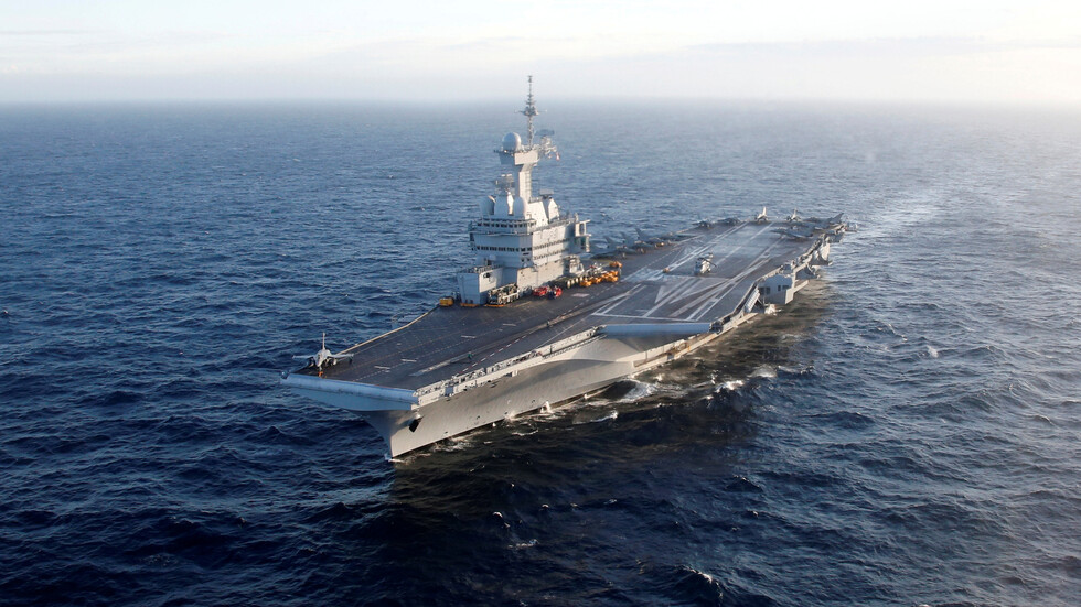 فرنسا.. 20 بحارا من طاقم 