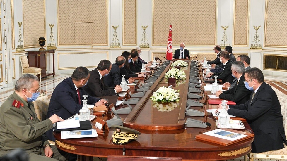 الرئيس التونسي يقرر تمديد الحظر الصحي لوقف تفشي فيروس كورونا