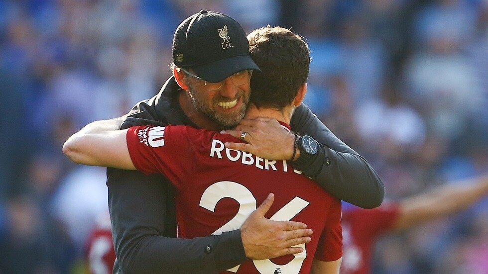 شاهد.. نجم ليفربول يفاجىء ثلاثة من مشجعي "الريدز"