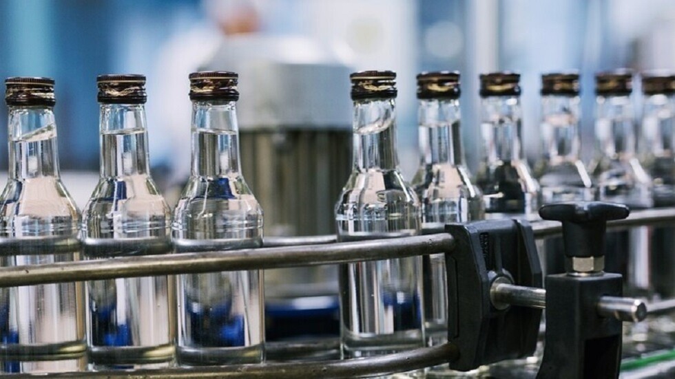 طبيب يفند مزاعم ذات شعبية عن الكحول