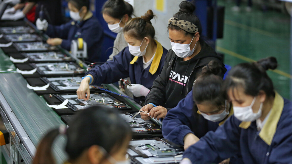 الصناعة الغربية بدأت تهرب من الصين