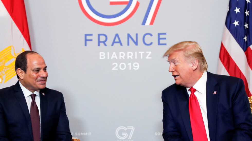 مصر ترسل مساعدات إلى الولايات المتحدة على متن طائرة عسكرية