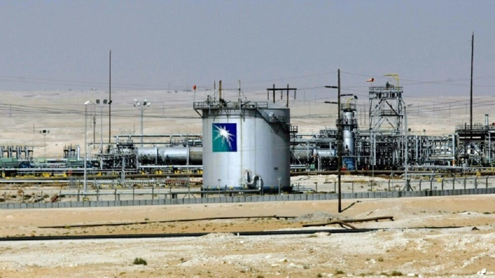 السعودية تؤكد التزامها مع روسيا بتنفيذ تخفيضات النفط للعامين المقبلين