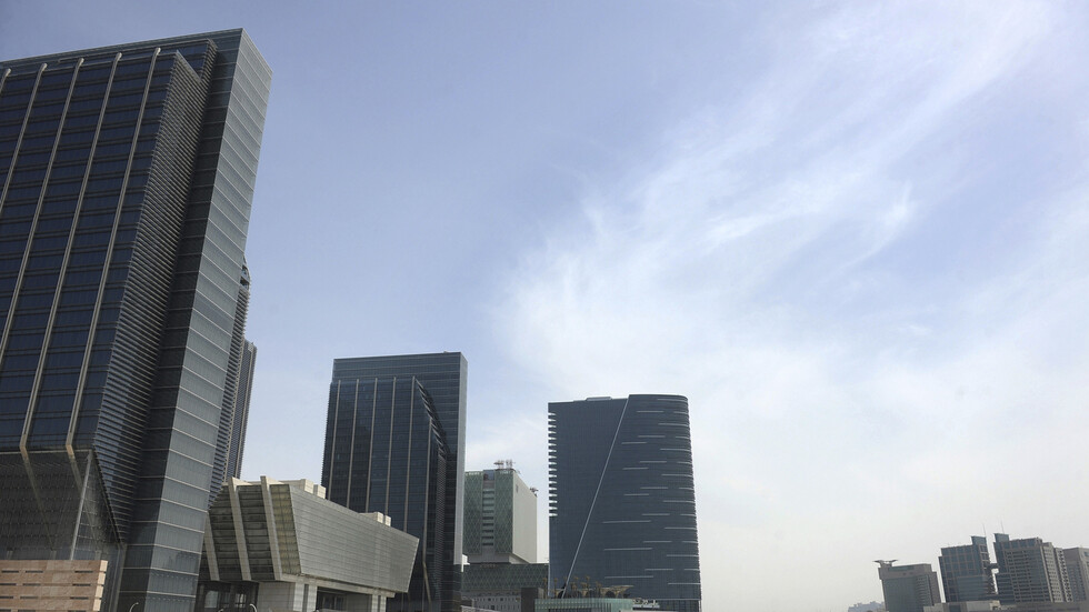 الإمارات تعلن تأجيل سداد ضريبة القيمة المضافة