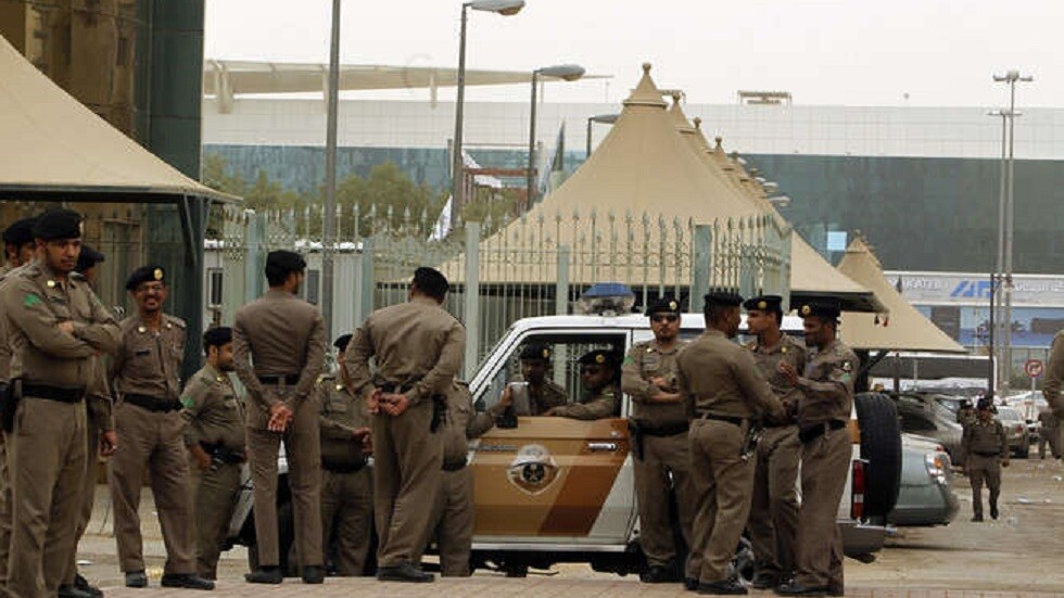 السعودية.. الأمن يلقي القبض على شخص حاول خطف فتاة من منزلها