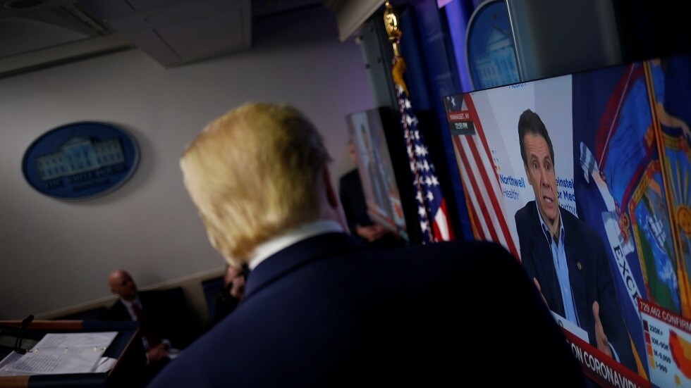 ترامب يشيد بإعادة فتح الولايات وحاكم نيويورك يحذر من "التصرف بغباء"