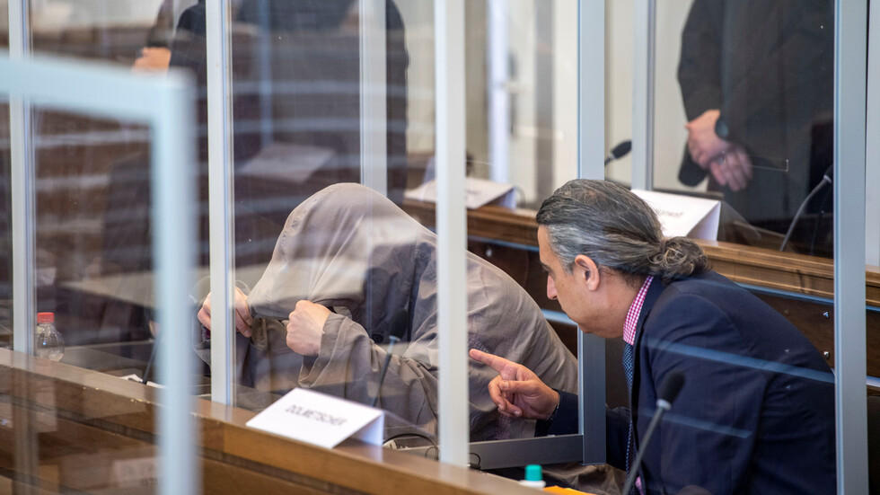 أحدهما شارك بوفد المعارضة.. كيف كشفت المخابرات الألمانية "ضابطي المخابرات" السوريين ؟