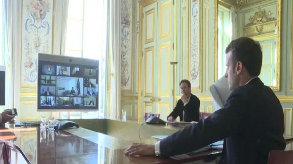 استطلاعات تشير إلى انخفاض شعبية ماكرون