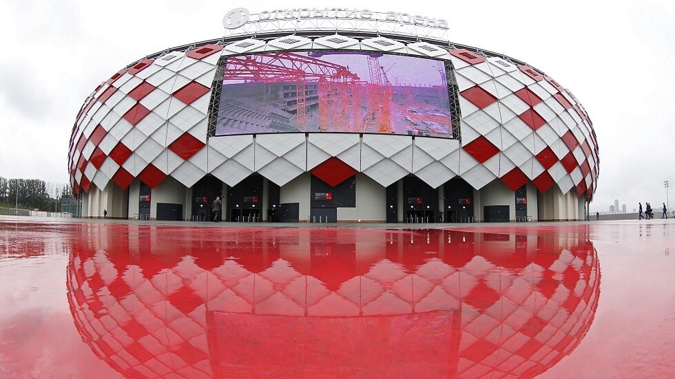 سبارتاك موسكو وزينيت يعرضان ملعبيهما لمواجهة كورونا