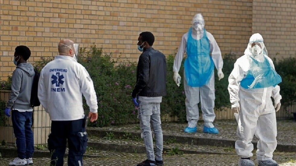 البرتغال تحيي ذكرى ثورة القرنفل من شرفات المنازل بسبب كورونا