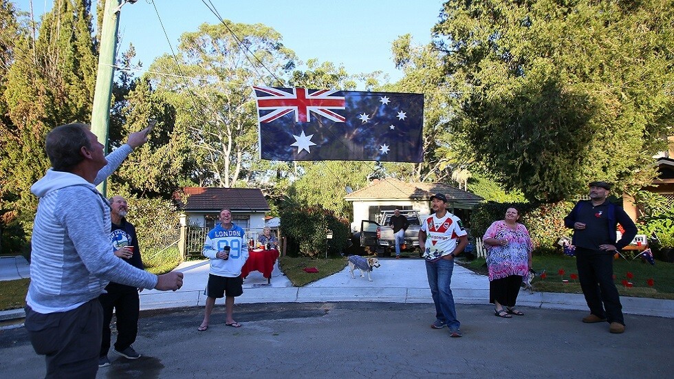 أستراليا تسجل أدنى عدد إصابات بكورونا منذ مطلع مارس ونيوزيلندا تبدأ تخفيف القيود