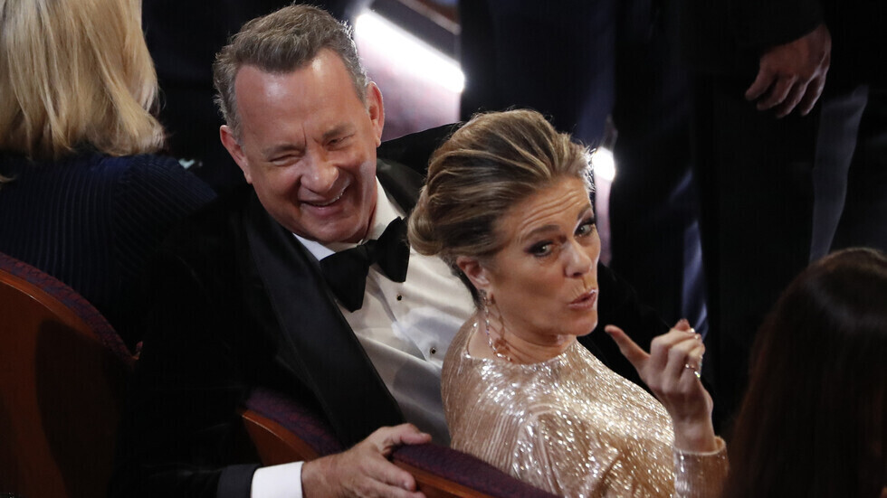 هانكس وزوجته يتبرعان بالدم للمساعدة في تطوير لقاح فيروس كورونا