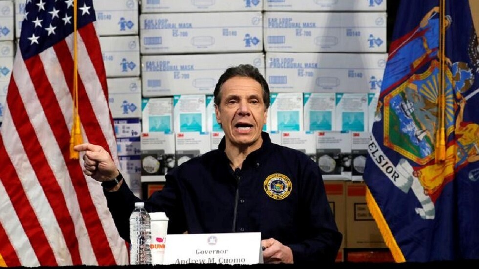 نيويورك تواصل تسجيل انخفاض بعدد وفيات كورونا يوميا والحاكم يمدد القيود في أنحاء كثيرة بالولاية