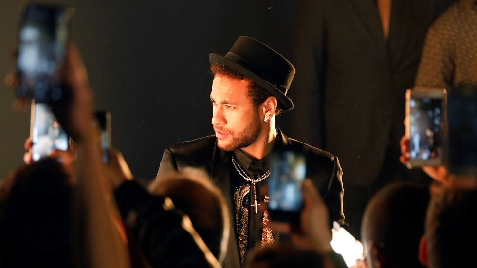 رافائيلا أهم فتاة في حياة نيمار.. من أجلها يغيب عن أهم المباريات (صور)