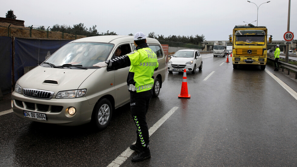 توقيف شرطي تركي عن العمل لتسببه بوفاة سوري
