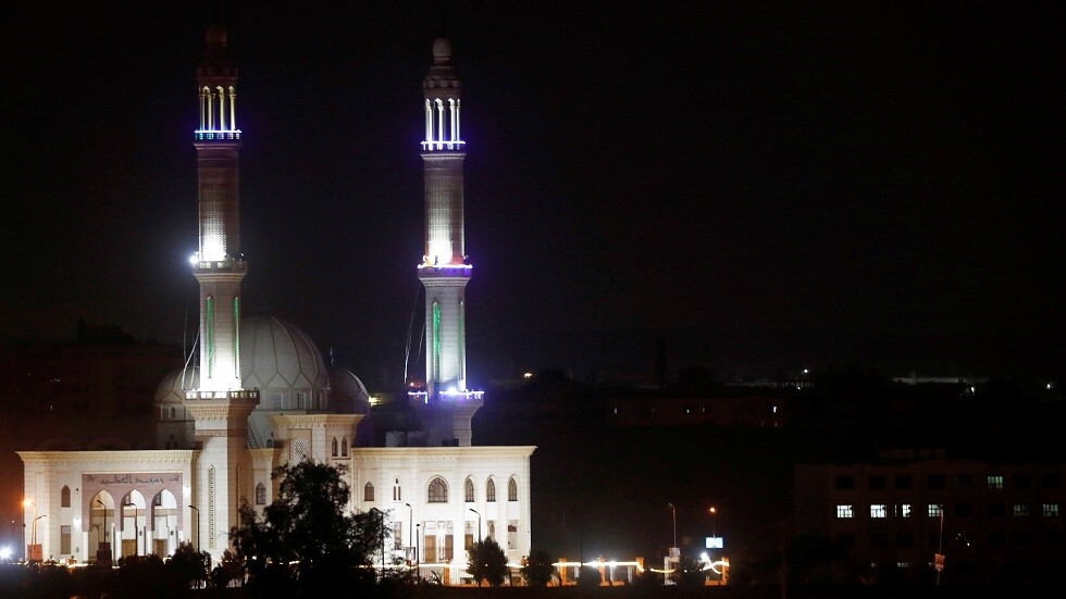 وزير الأوقاف المصري ينفي فتح المساجد خلال أيام