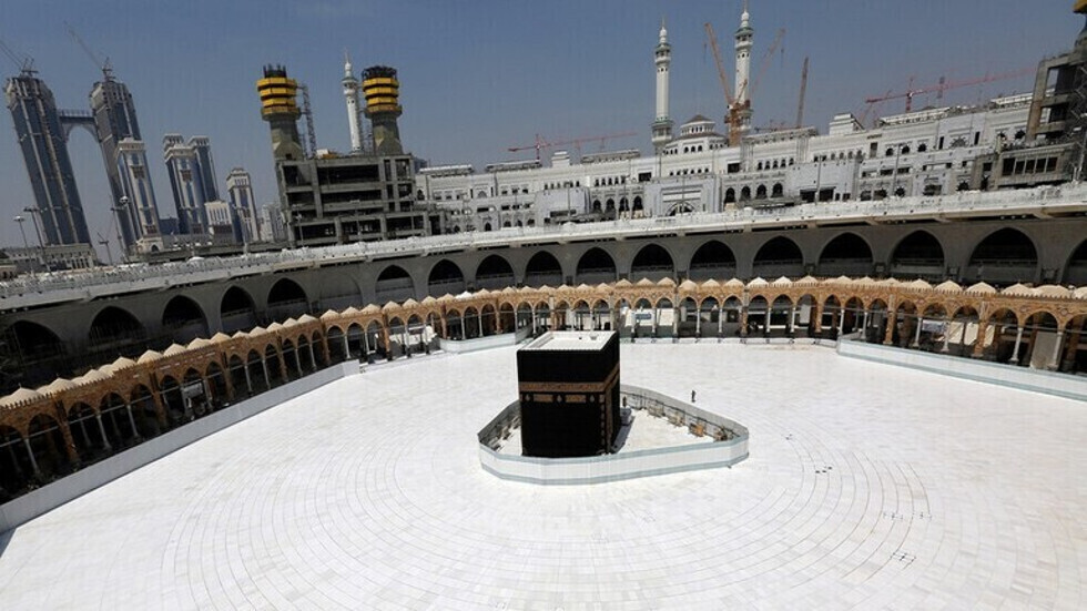 فيديو.. فتح الحرمين للصلاة قريبا