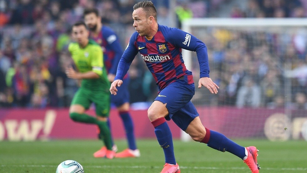 البرازيلي آرثر يحسم مستقبله مع برشلونة