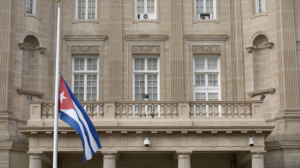 رجل مسلح يطلق النار على سفارة كوبا في واشنطن