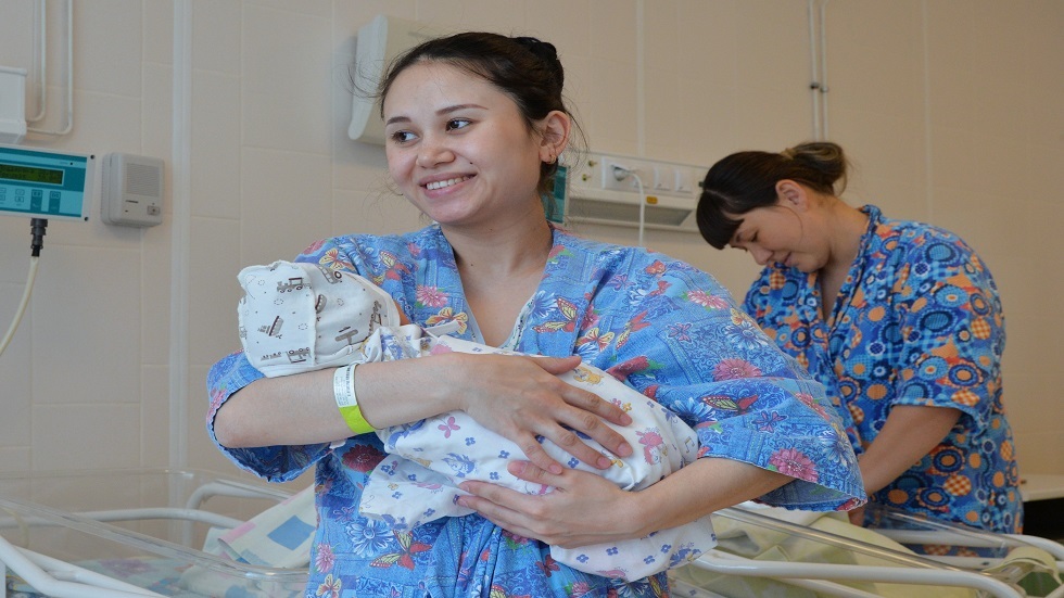 ولادة طفلة مصابة بفيروس كورونا في موسكو