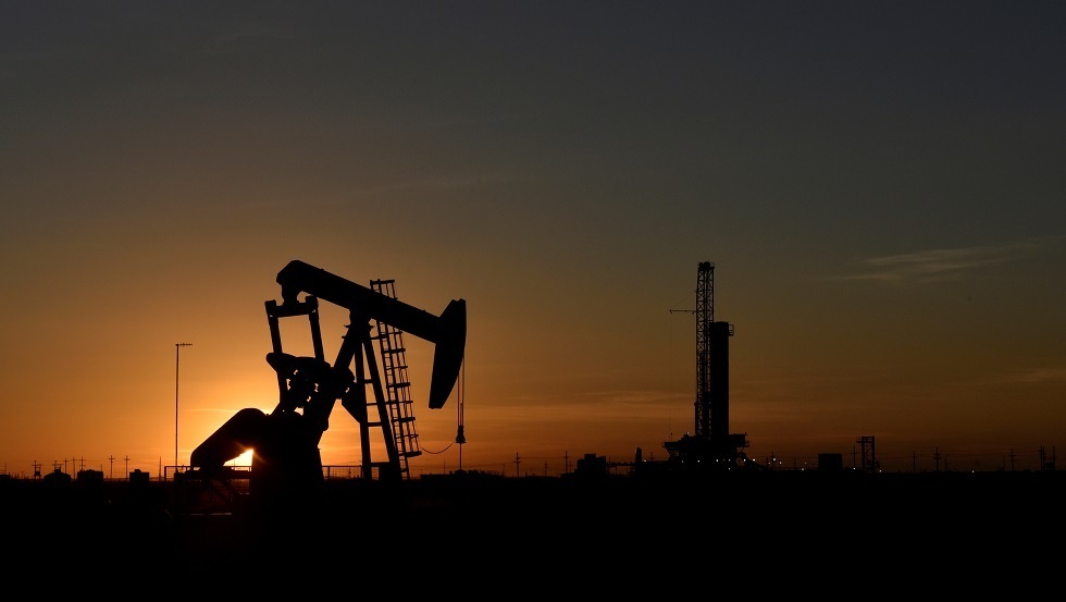 أسعار النفط تقفز أكثر من 13% بفضل آمال في اتفاق لخفض الإمدادات