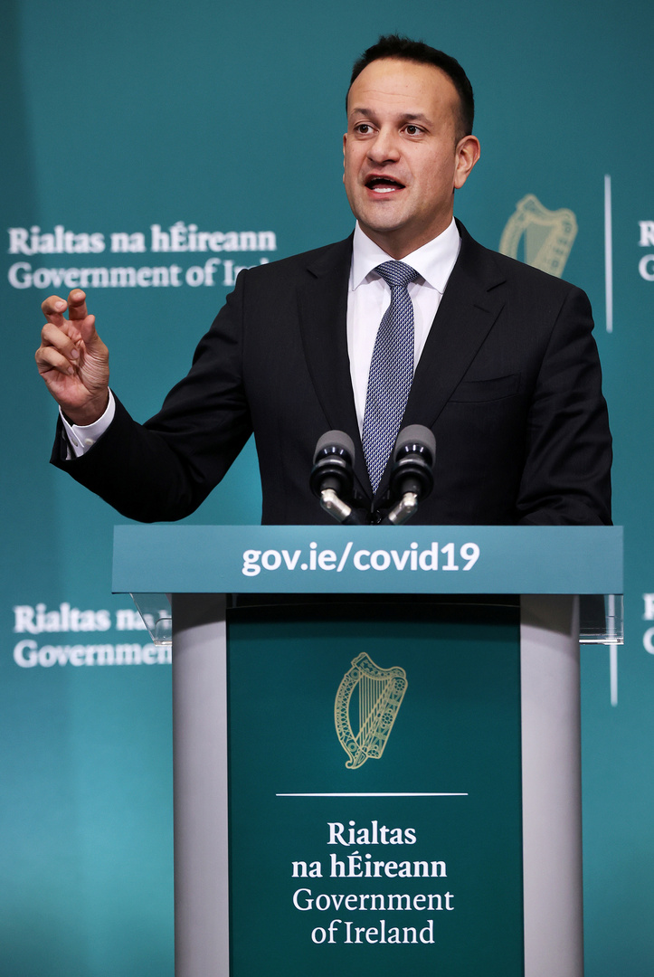 رئيس وزراء إيرلندا يعود إلى مهنة الطب خلال فترة مكافحة فيروس كورونا  