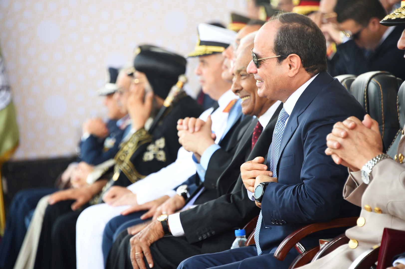 الرئيس المصري يظهر لأول مرة مرتديا كمامة.. ويوجه رسالة للشعب المصري (صورة)