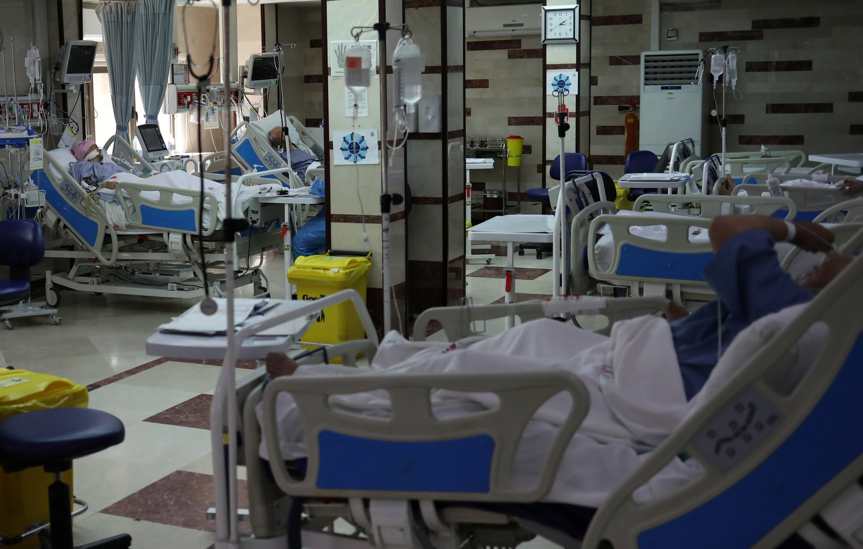 إيران.. 121 حالة وفاة جديدة بفيروس كورونا وارتفاع عدد الوفيات إلى 4003