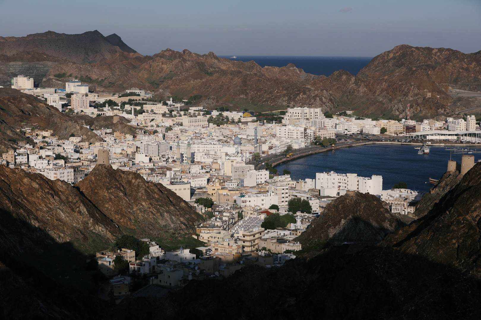 سلطنة عمان تغلق محافظة مسقط من 10 حتى 22 أبريل