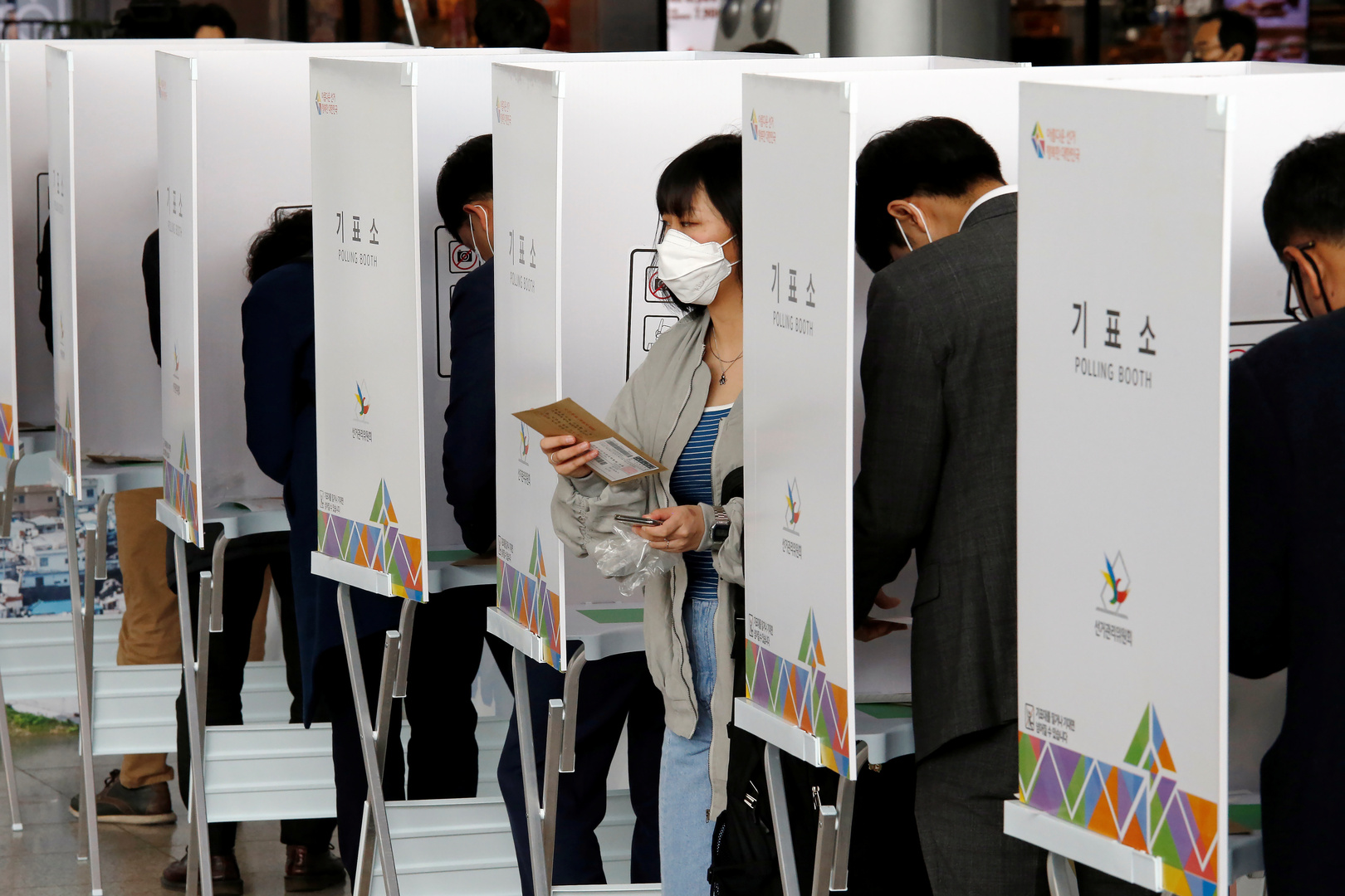 في ظل كورونا.. كوريا الجنوبية تجري انتخابات عامة
