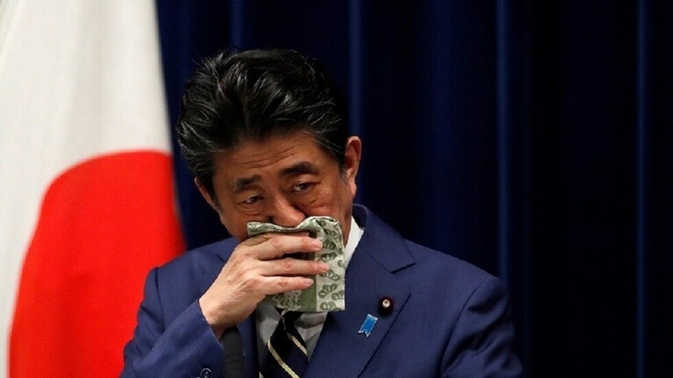 غضب عارم على رئيس وزراء اليابان بعد تغريدة وفيديو على 