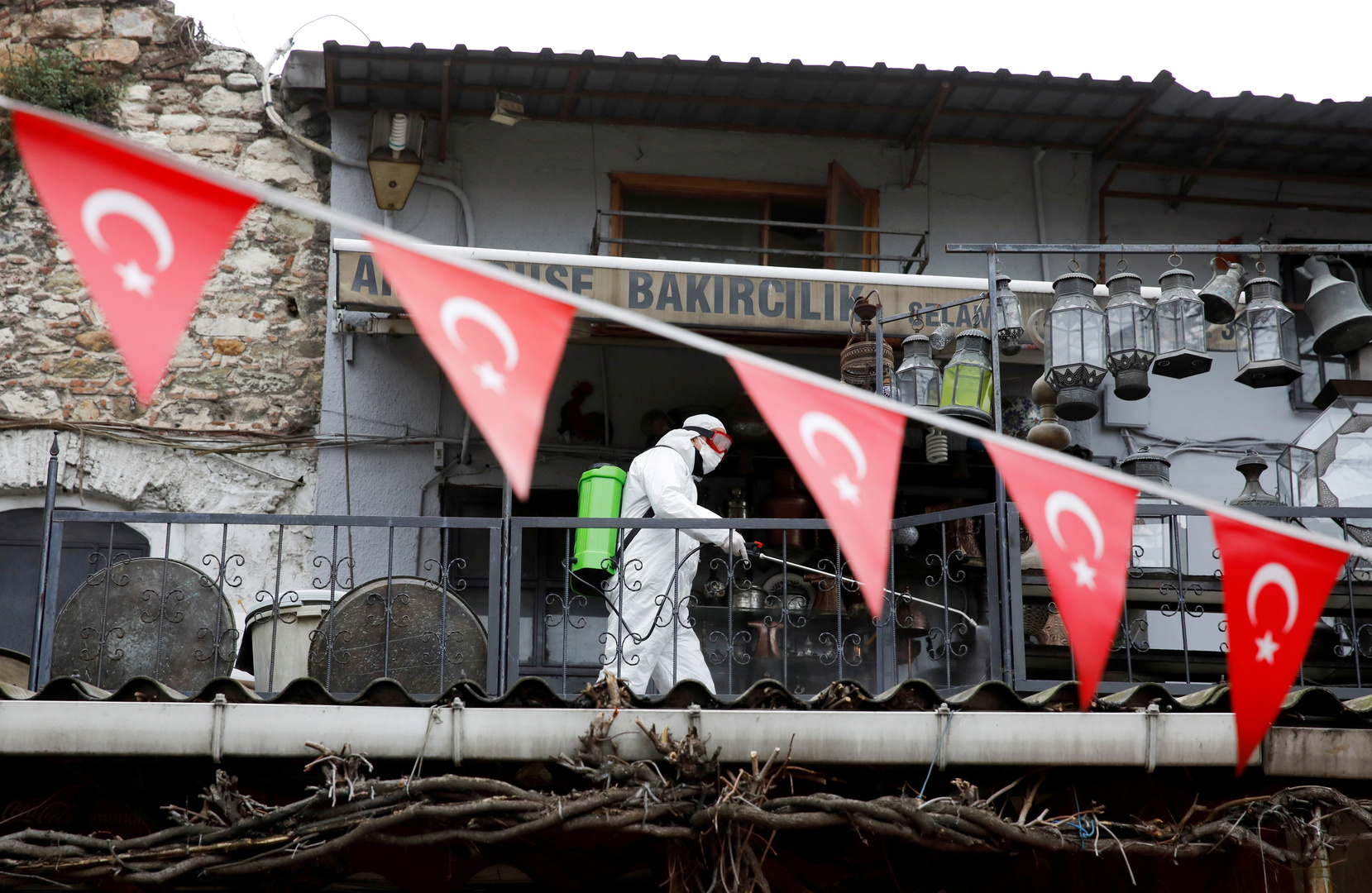 تركيا: ارتفاع إصابات كورونا إلى 56956 والوفيات إلى 1198