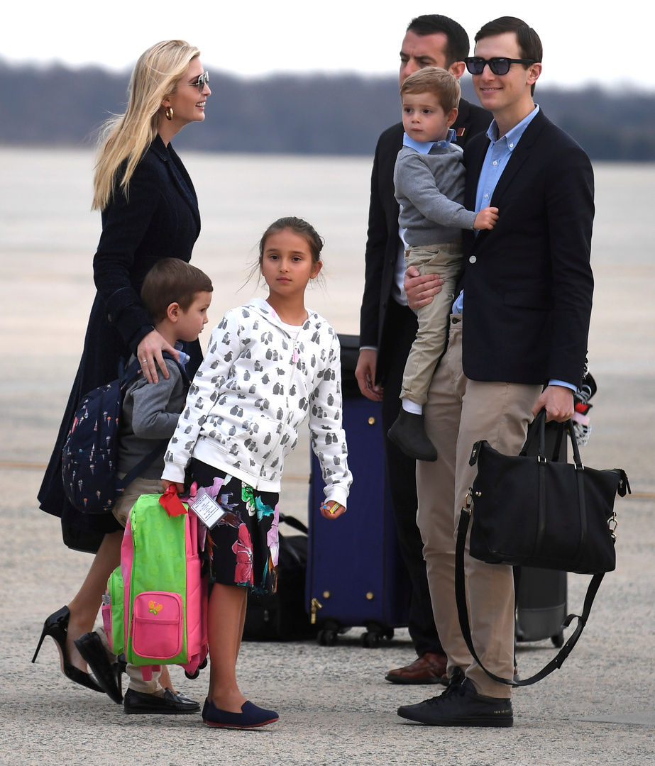 إيفانكا ترامب تخرق التوجيهات الفدرالية في واشنطن وتسافر مع عائلتها