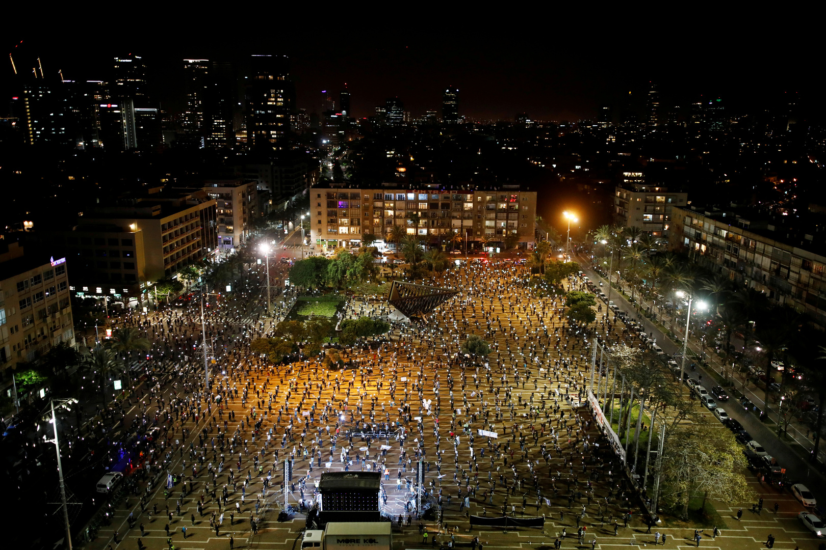 احتجاج بالآلاف في تل أبيب ضد سياسة نتنياهو بالرغم من قيود كورونا