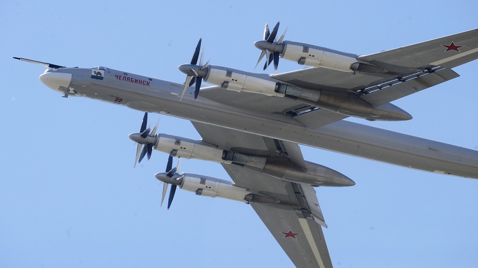 الشباب الروس يقودون طائرات استراتيجية
