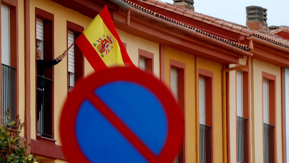 الوفيات بكورونا في إسبانيا تعاود الارتفاع لكن الحصيلة تقل لليوم الثاني عن 300 ضحية