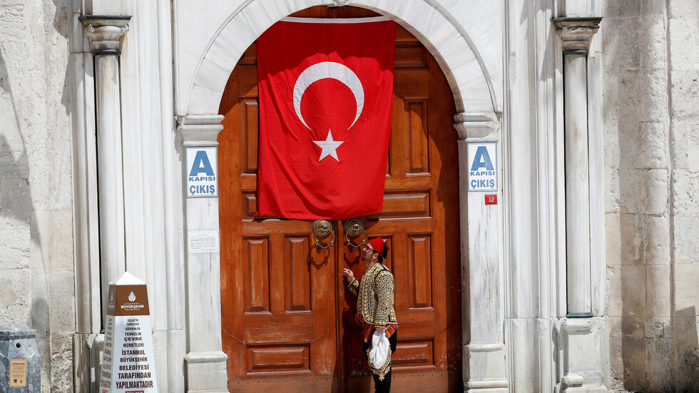 اعتبارا من اليوم.. تركيا تفرض حظر تجول شامل لمدة 3 أيام